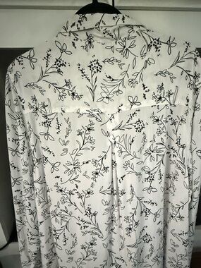 beachlunchlounge White Button-Down Shirt with Black Floral Print 3X Cotton